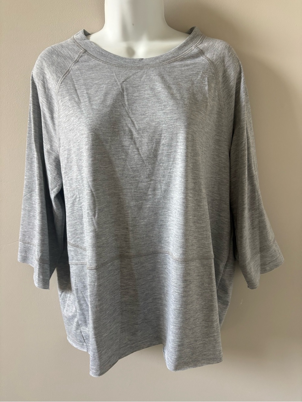 Light Gray Women's Relaxed Pullover Top, Large